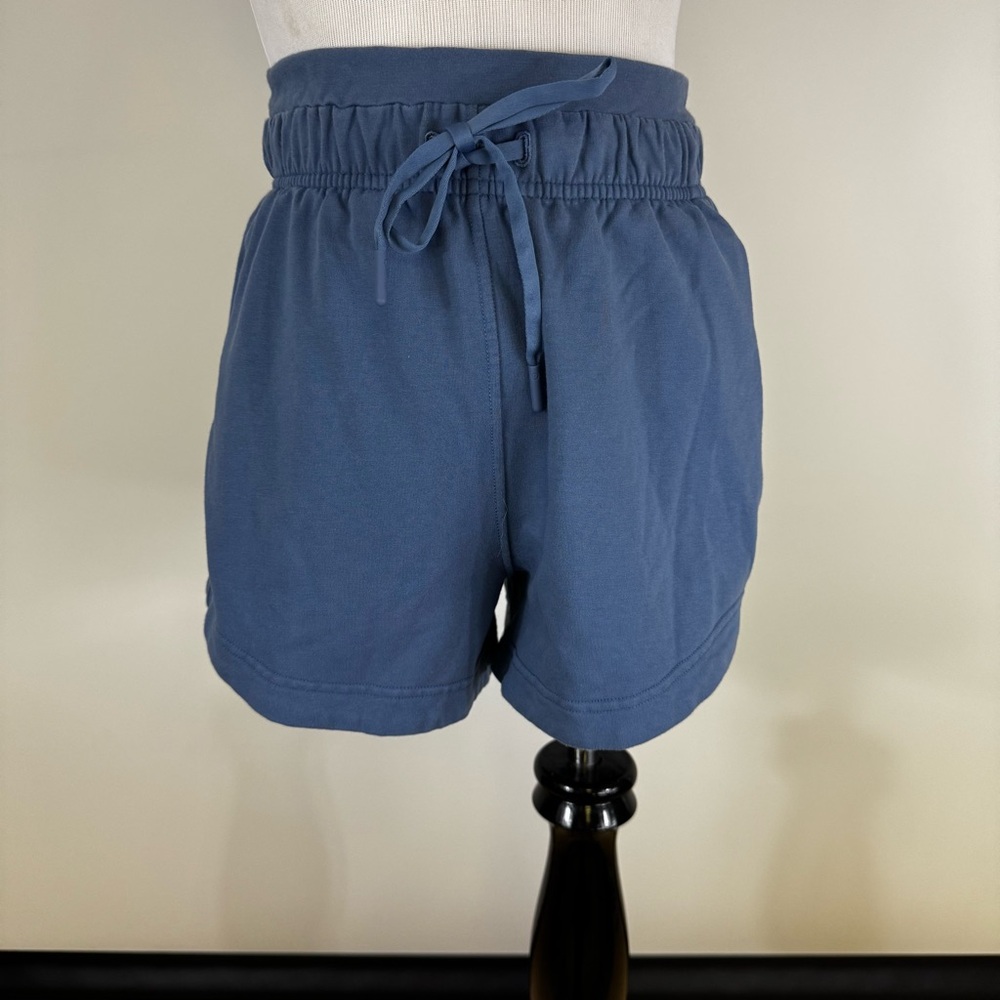 Lululemon‎ Softstreme High-Rise Shorts Size 6